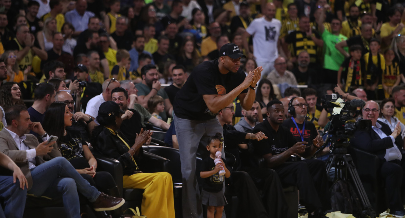 Ο Γιάννης Αντετοκούνμπο πανηγυρίζει στο Άρης - Πανιώνιος/Πηγή: Eurokinissi