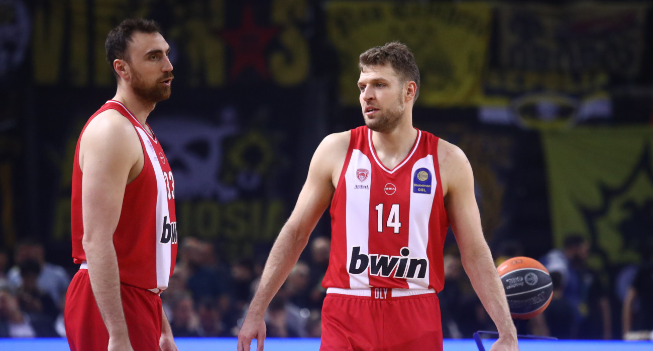 Η απορία του Σάσα Βεζένκοφ προς τον Βαγγέλη Ιωάννου, Πηγή: Eurokinissi