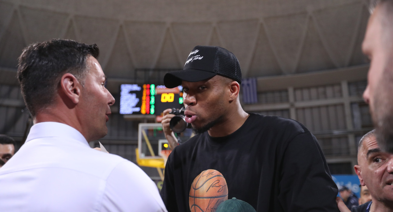 Ο Γιάννης Αντετοκούνμπο αγκαλιά με τον Ίγκορ Μίλιτσιτς, Πηγή: Eurokinissi