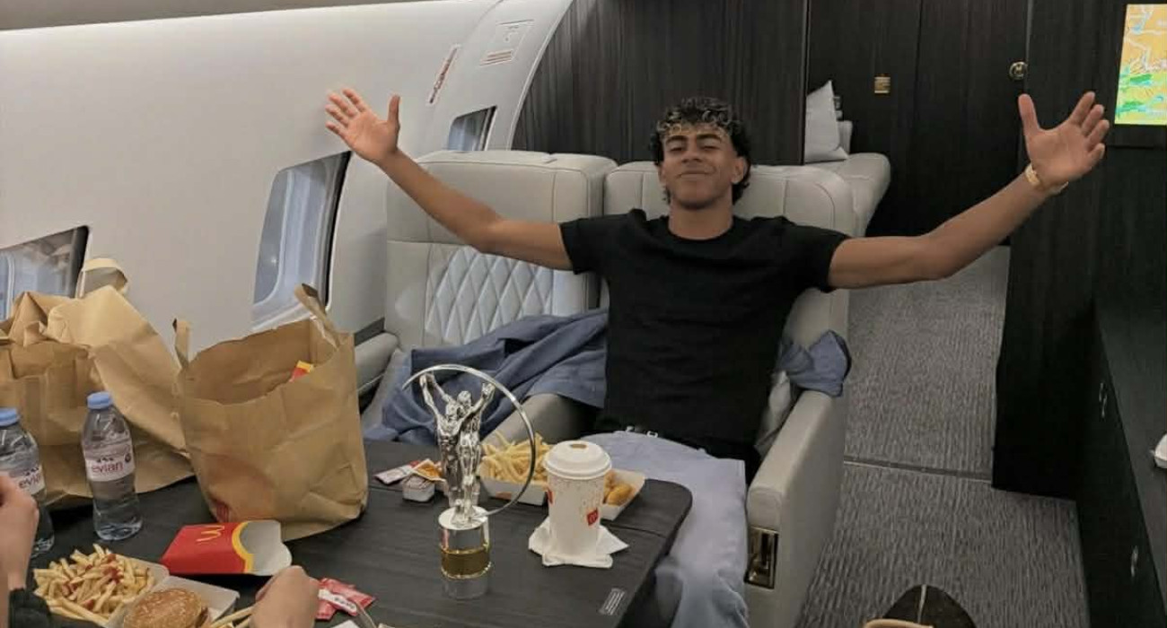 Ο Λαμίν Γιαμάλ απολαμβάνει γεύμα από McDonalds/ @lamineyamal