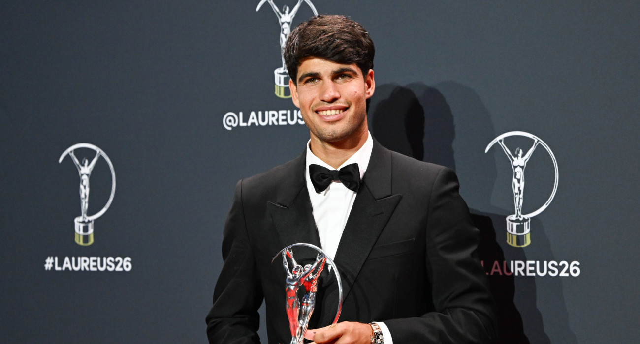 Ο Κάρλος Αλκαράθ με το βραβείο του Καλύτερου Αθλητή στα Laureus Awards / Πηγή: Imago