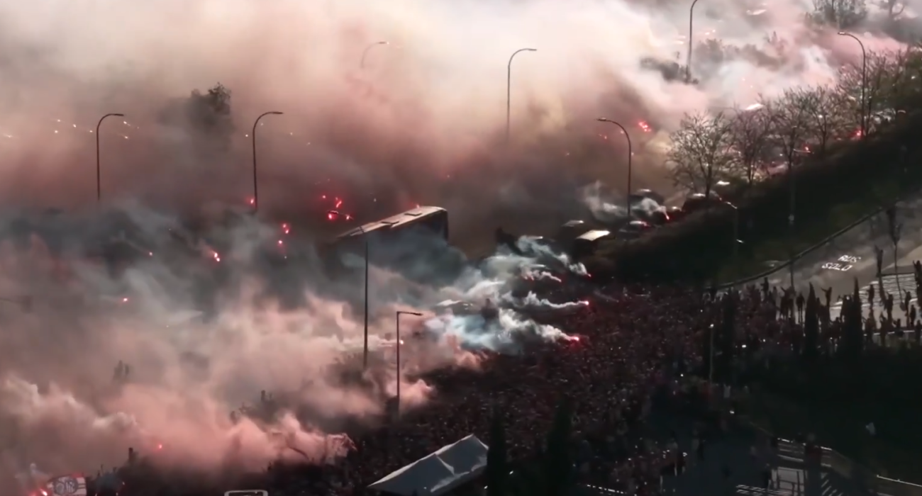 Οι φίλοι της Ατλέτικο δημιούργησαν απίστευτη ατμόσφαιρα έξω από το Μετροπολιτάνο / PrintScreen