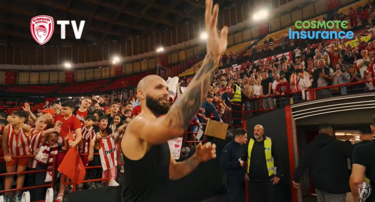 Τα «ερυθρόλευκα» χαμόγελα και το... δώρο του Φουρνιέ σε φίλο του Ολυμπιακού (video)