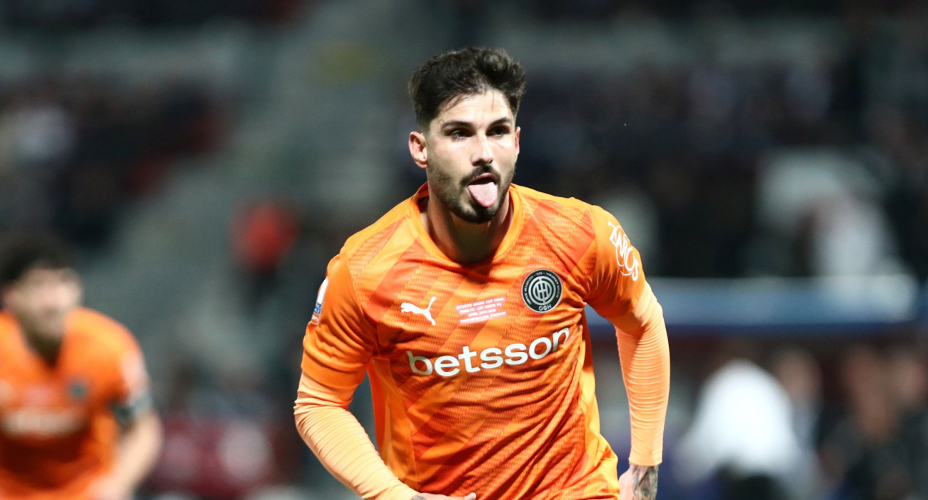 Ο Φούντας αφιέρωσε την κατάκτηση του Κυπέλλου στη... γυναικάρα του και τον γιο του / Πηγή: Intime