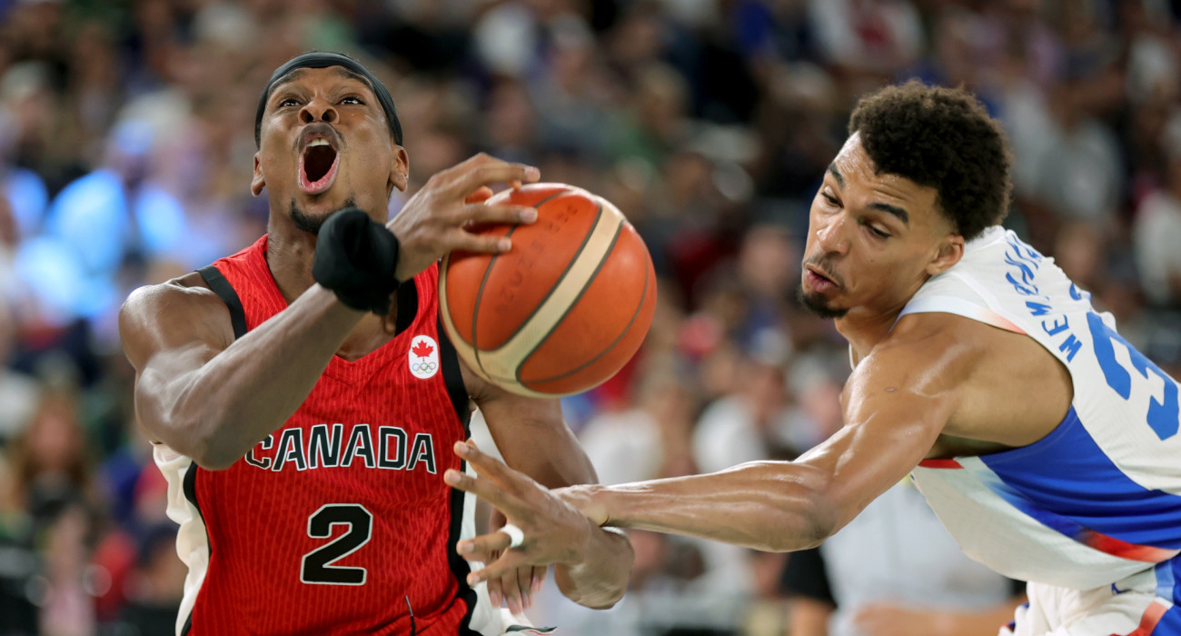 Σάι Γκίλτζιους Αλεξάντερ και Βίκτορ Γουεμπανιάμα «παλεύουν» για το βραβείο του MVP, Πηγή: Christina Pahnke - sampics/Getty Images/Ideal Images