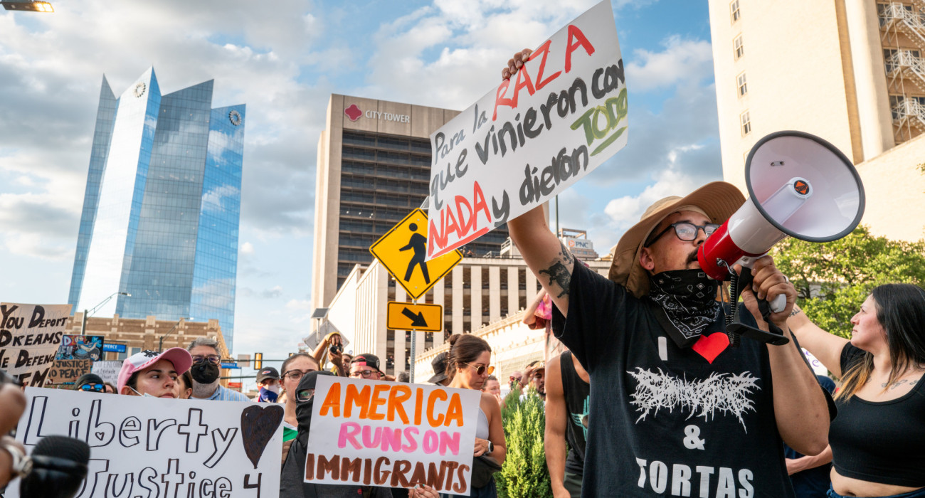 Διαμαρτυρία κατά των επιδρομών της ICE στο Δημαρχείο του Σαν Αντόνιο του Τέξας / Πηγή: Brandon Bell / Getty Images