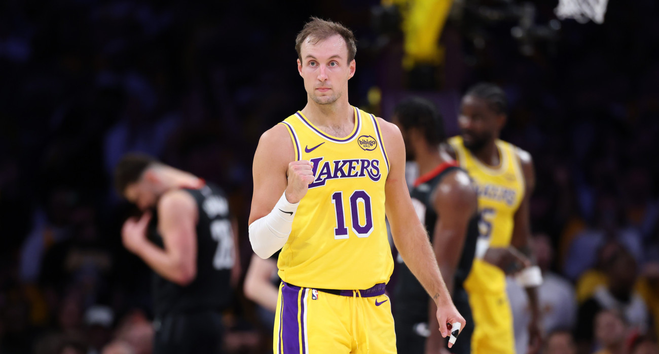 Ο Λουκ Κέναρντ στο ματς των Λέικερς με τους Ρόκετς/Photo by Sean M. Haffey/Getty Images