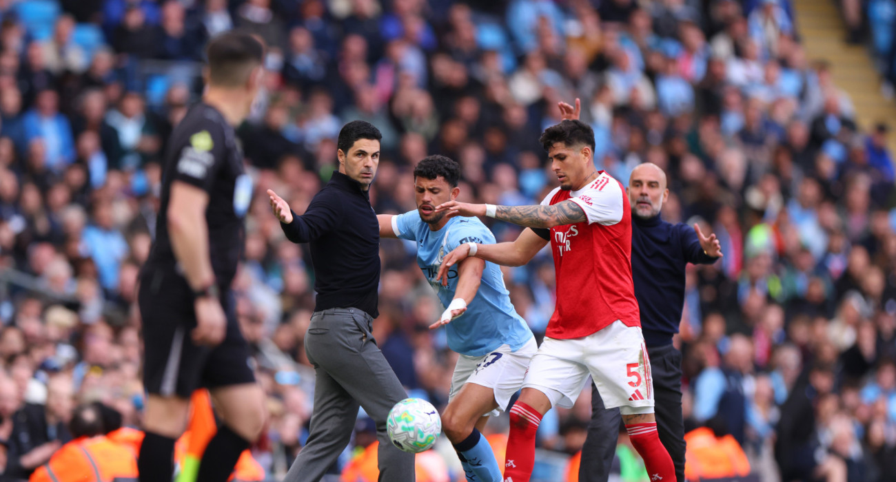 Ένα σύνθετο στιγμιότυπο από το ντέρμπι ανάμεσα σε Άρσεναλ και Μάντσεστερ Σίτι / Πηγή: Catherine Ivill - AMA / Getty Images