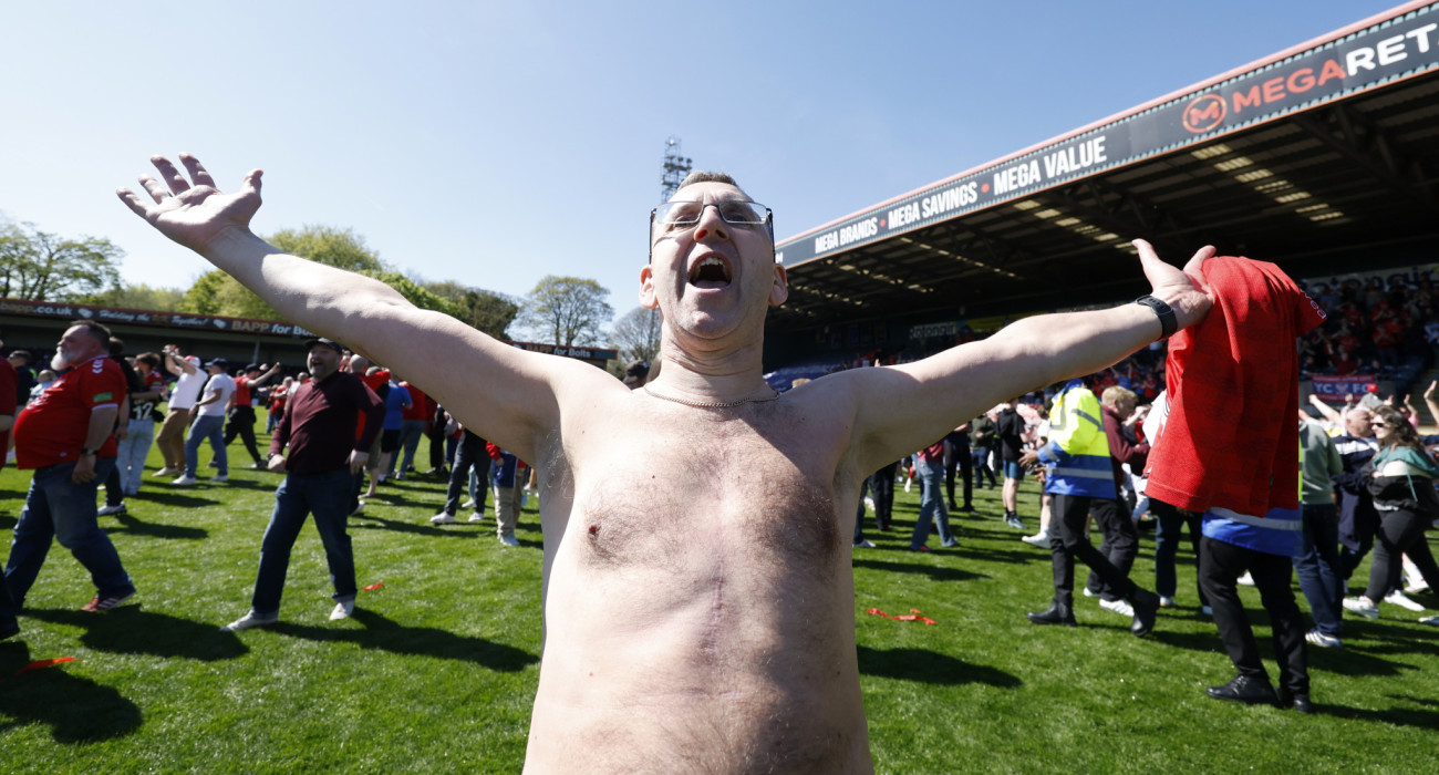 Σε... πελάγη ευτυχίας ο οπαδός της Γιορκ μετά την επική άνοδο της ομάδας του στην τέταρτη κατηγορία της Αγγλίας / Πηγή: Photo by Cody Froggatt/PA Images via Getty Images
