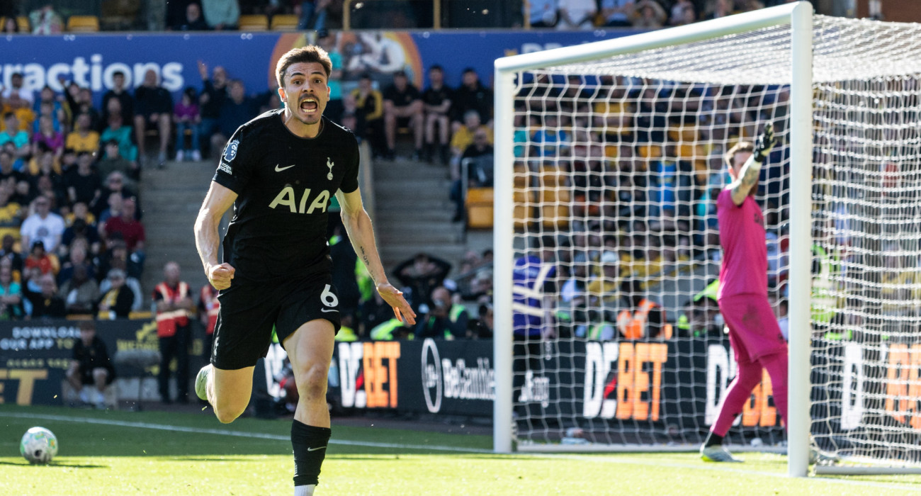 Ο Παλίνια πανηγυρίζει το γκολ του με την Τότεναμ / Πηγή: (Photo by Andrew Kearns - CameraSport via Getty Images)