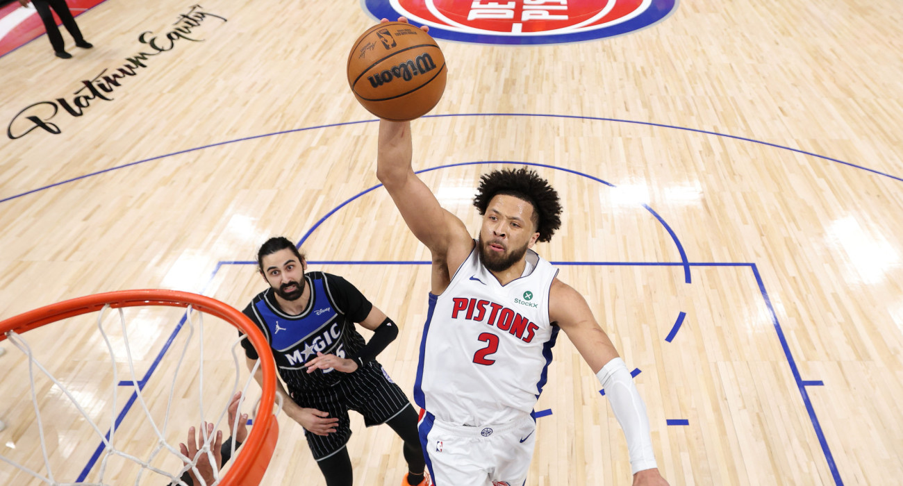 Ο Κέιντ Κάνινγκχαμ καρφώνει στο καλάθι των Μάτζικ/Photo by Gregory Shamus/Getty Images