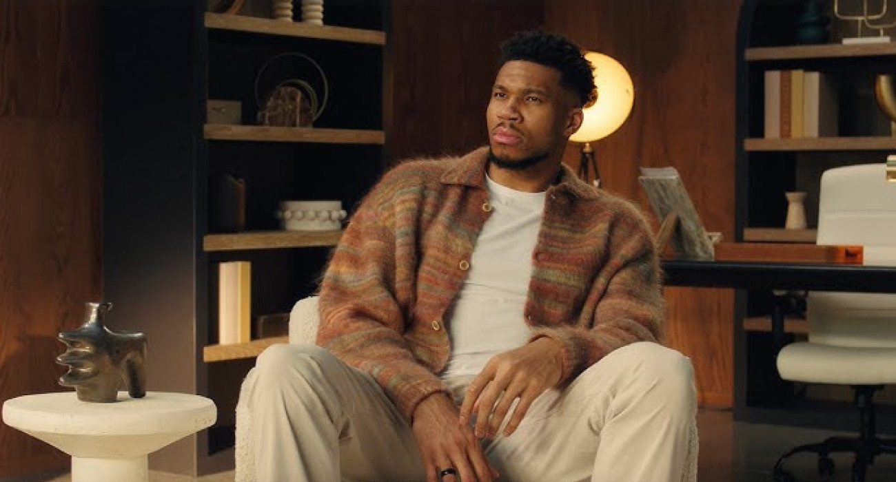 «Μείνε πιστός στην ομάδα σου»: Διαφήμιση με μήνυμα παραμονής (;) από τον Γιάννη