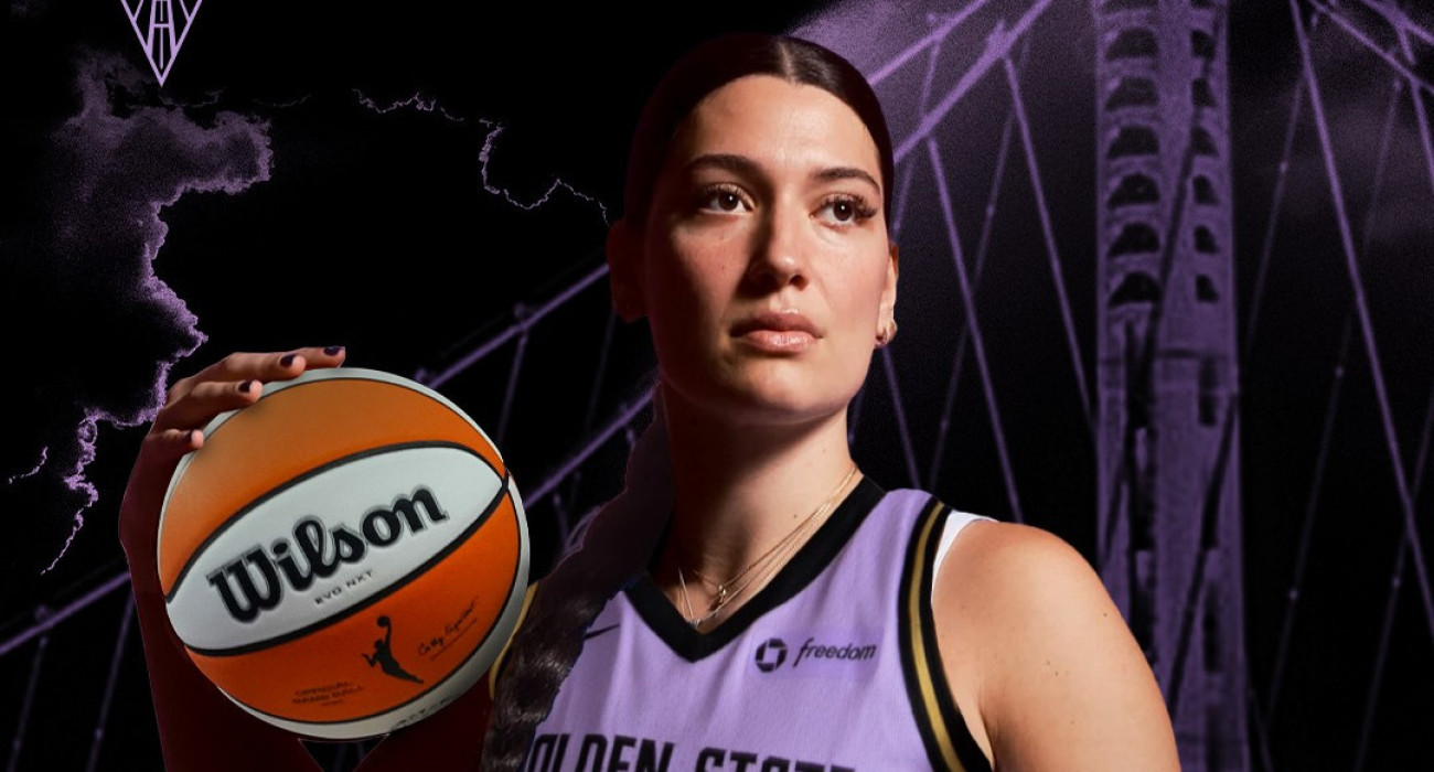Η Μαριέλλα Φασούλα με τα μοβ των Γκόλντεν Στέιτ Βάλκιρις του WNBA / Πηγή: GSValkyries