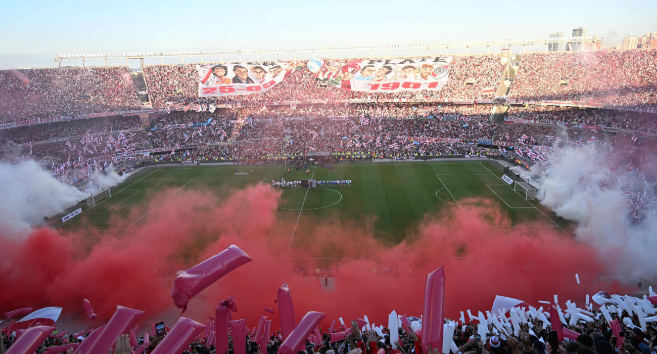 Το κατάμεστο Monumental, έδρα της Ρίβερ Πλέιτ σε ντέρμπι με την Μπόκα Τζούνιορ / Πηγή: Imago