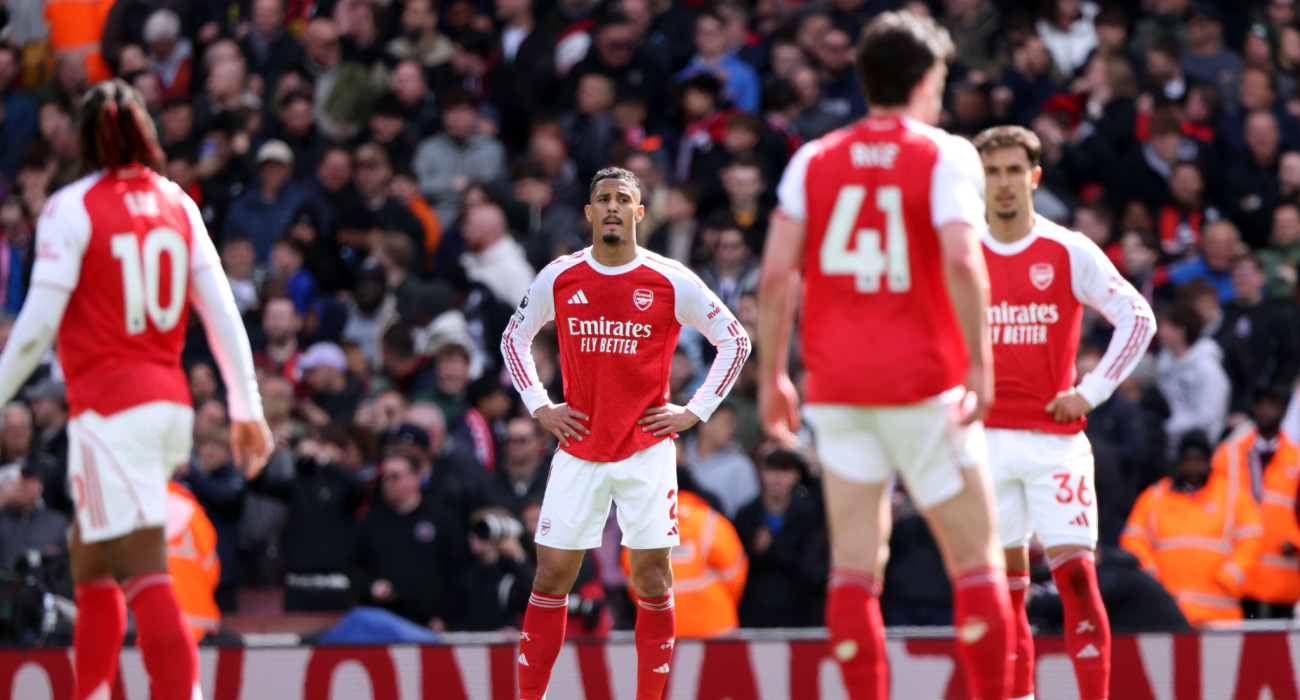 Οι ποδοσφαιριστές της Άρσεναλ απογοητευμένοι μετά τη νέα γκέλα με τη Σάντερλαντ / Πηγή: Imago