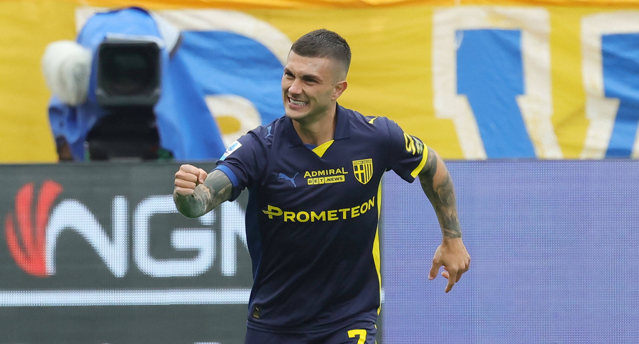 O Στρεφέτσα πανηγυρίζει το παρθενικό του γκολ με τη φανέλα της Πάρμα/ Imago