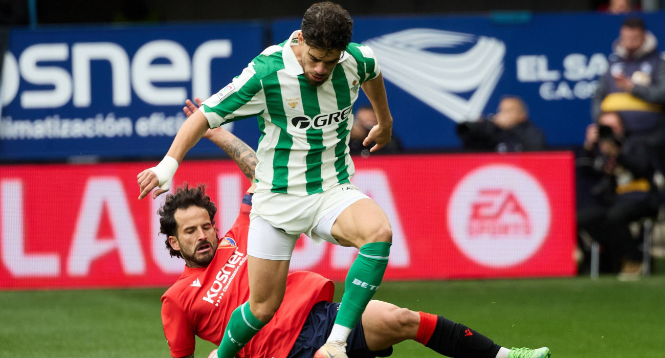 Σκληρές μονομαχίες στο Οσασούνα - Μπέτις/Imago