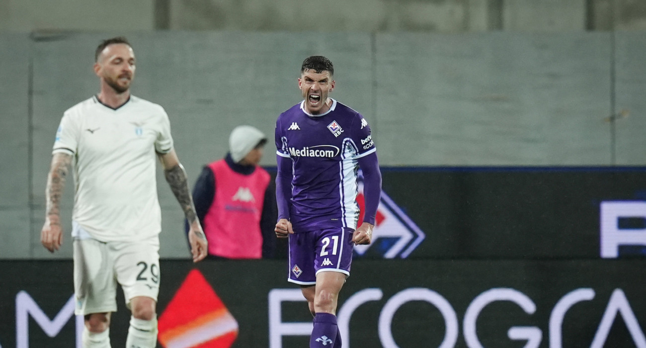 O Ρόμπιν Γκόζενς πανηγυρίζει το γκολ του απέναντι στη Λάτσιο/Imago