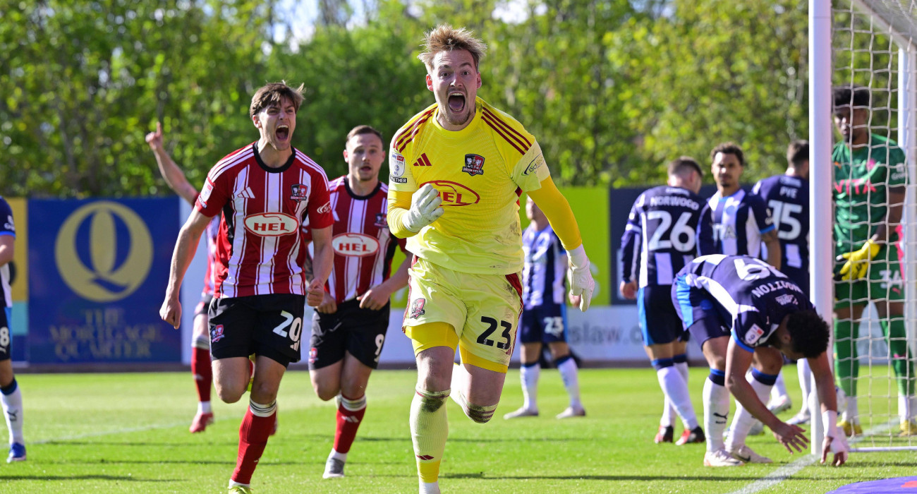 Ο Τζακ Μπάκροφτ ισοφαρίζει την Στόκπορτ στο 90+6' και χαρίζει την άνοδο στην Κάρντιφ / Πηγή: Imago