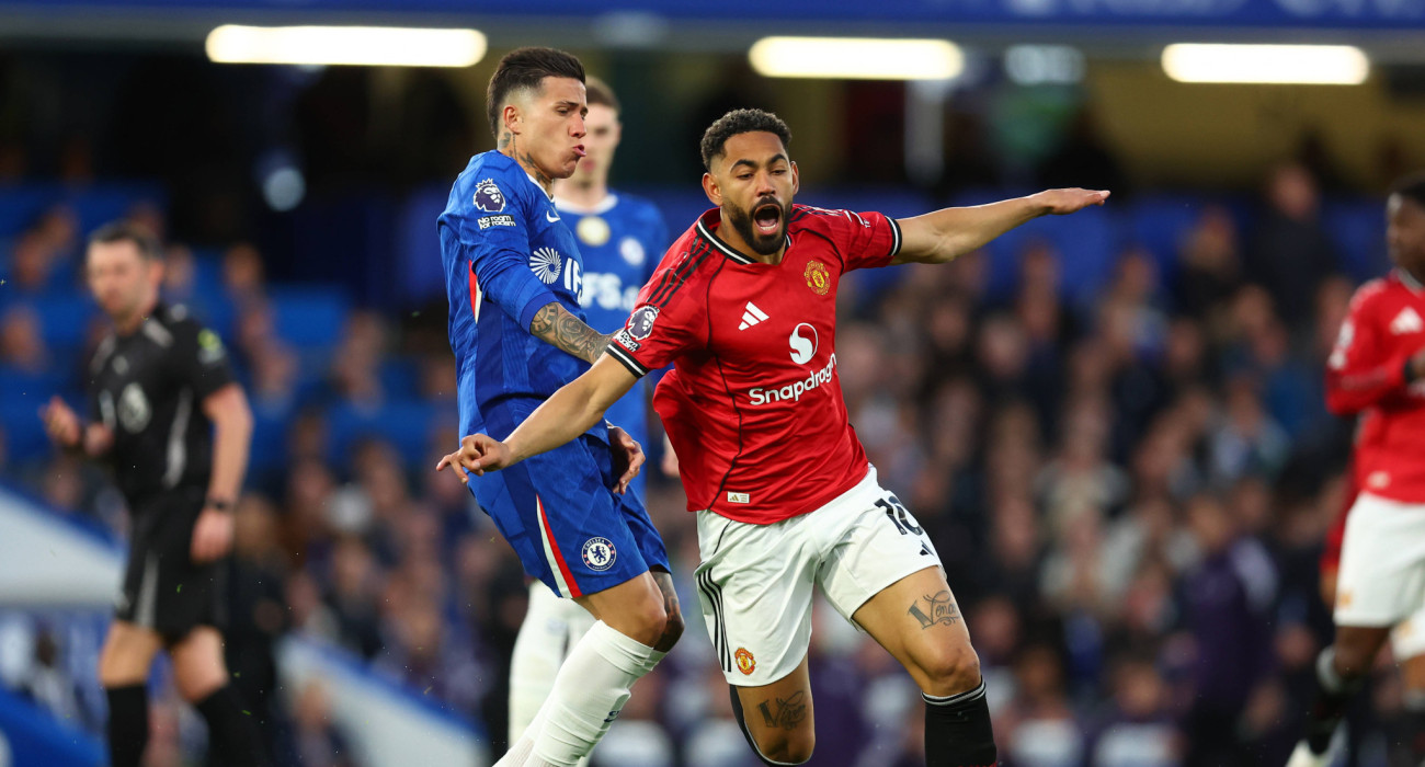 Ο Έντσο Φερνάντες της Τσέλσι σε μία μονομαχία με τον Κούνια της Γιουνάιτεντ / Πηγή: Imago