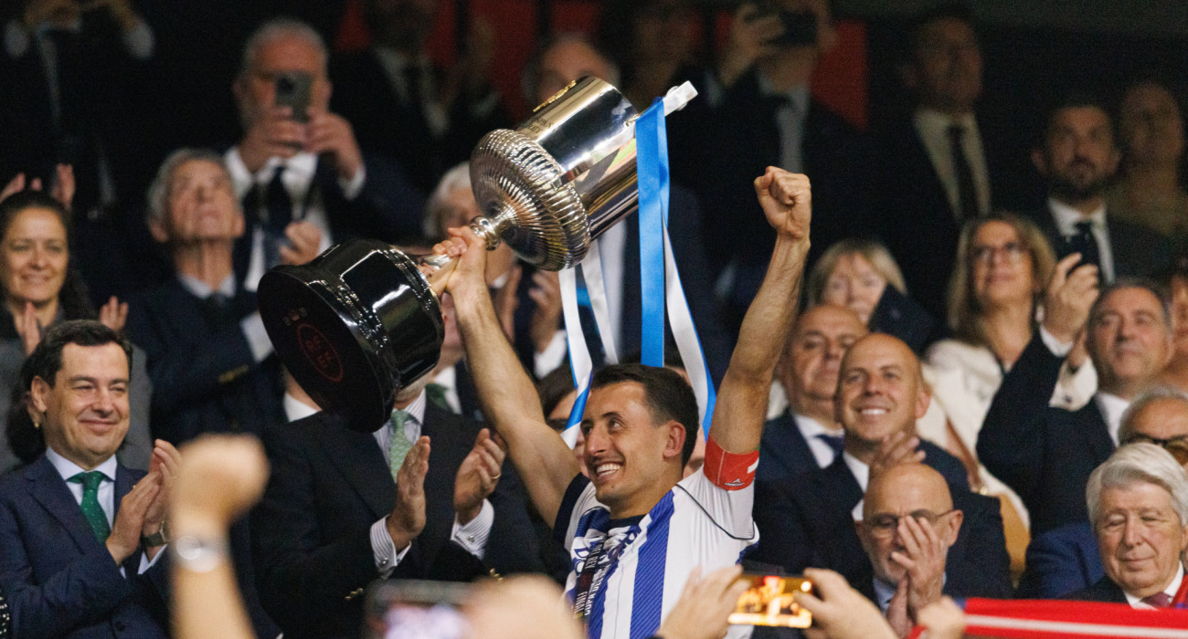 Ο Μίκελ Οϊαρθάμπαλ πανηγυρίζει την κατάκτηση του Copa Del Rey 2026 / Πηγή: Imago