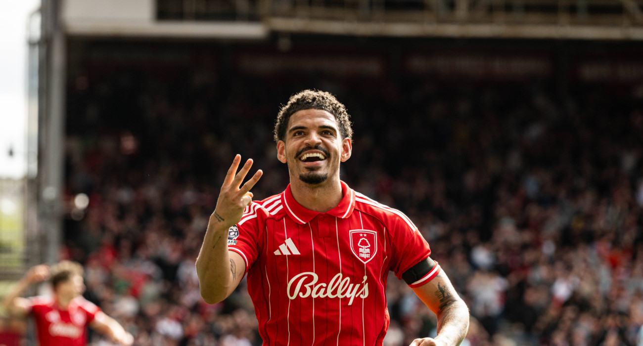 Ο φοβερός και τρομερός Γκιμπς Ουάιτ «καθάρισε» με χατ τρικ για τη Νότιγχαμ απέναντι στην Μπέρνλι / Πηγή: Imago