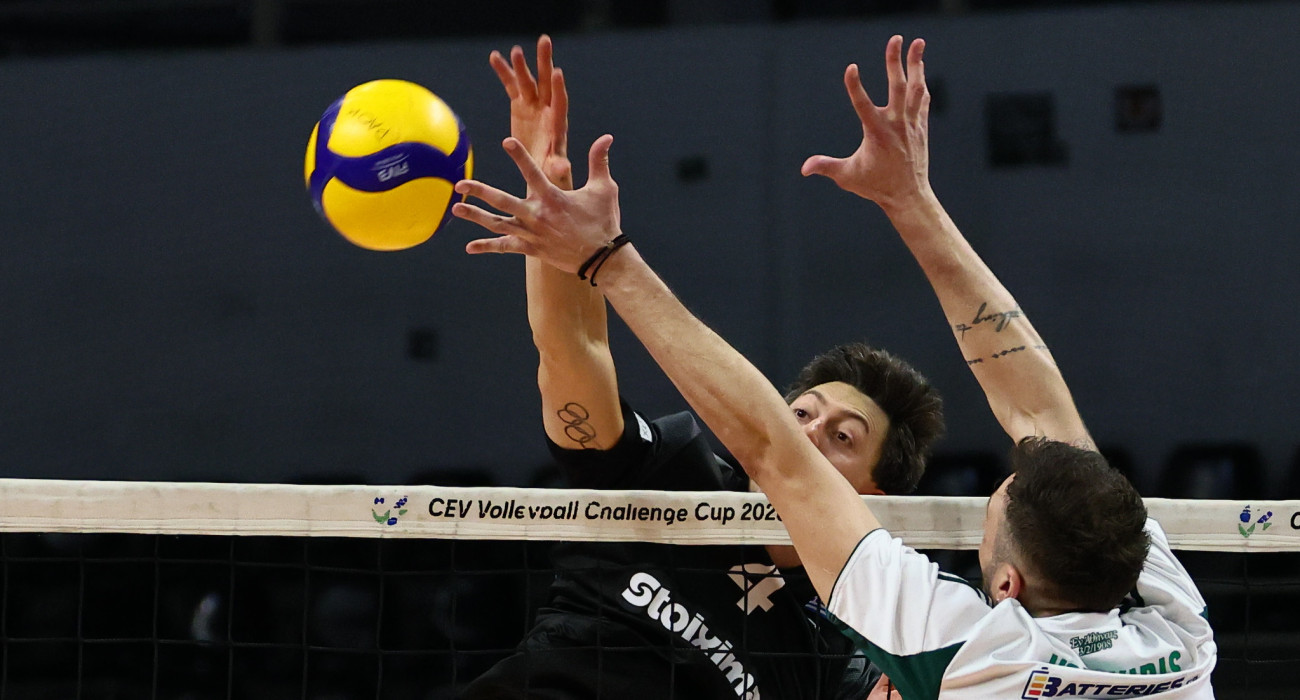 Φάση με τον Τζέντρικ να καρφώνει και τον Βουλκίδη να κάνει μπλοκ στο ΠΑΟΚ-Παναθηναϊκός / Πηγή: Eurokinissi