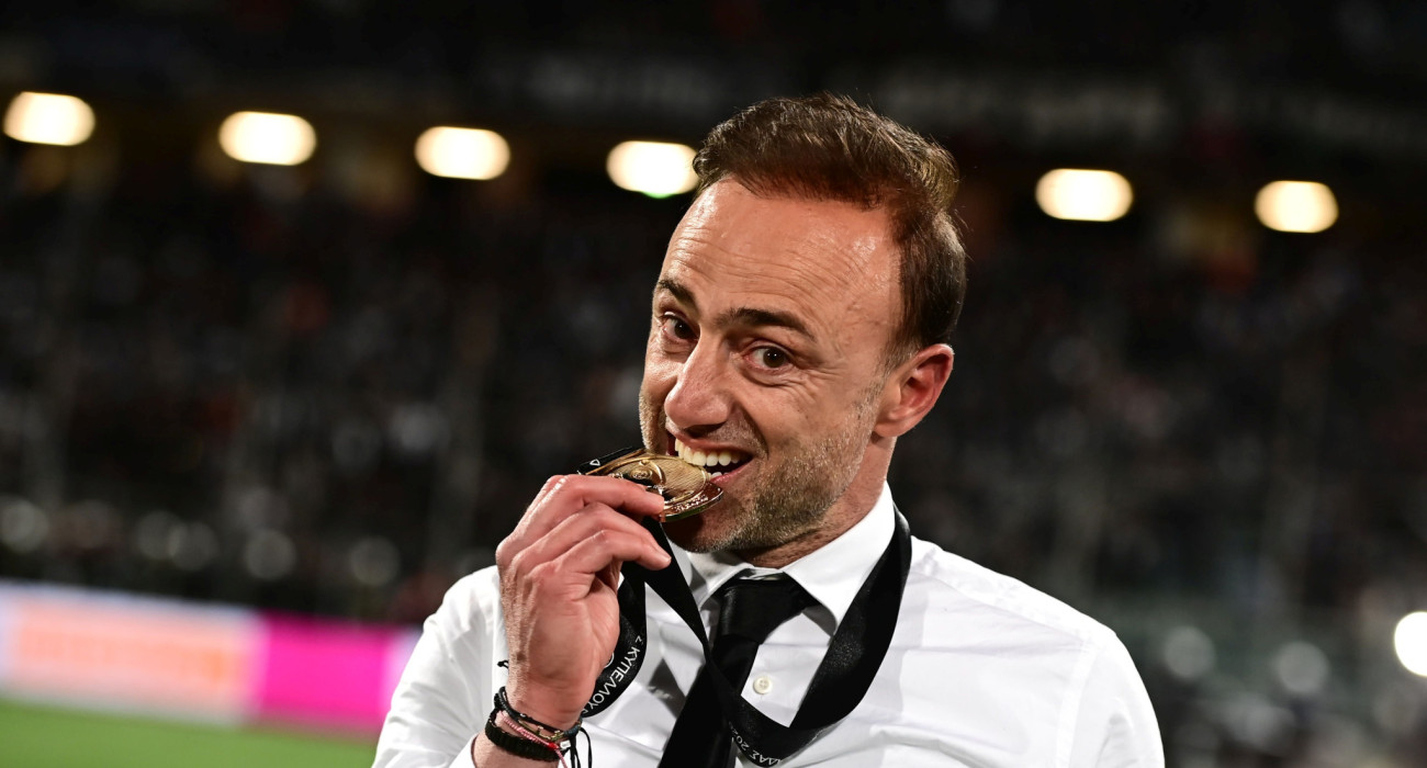 Ο Χρήστος Κόντης έγινε ο 3ος Έλληνας προπονητής που οδηγεί δύο διαφορετικές ομάδες σε κατακτήσεις Κυπέλλου Ελλάδας / Πηγή: Eurokinissi