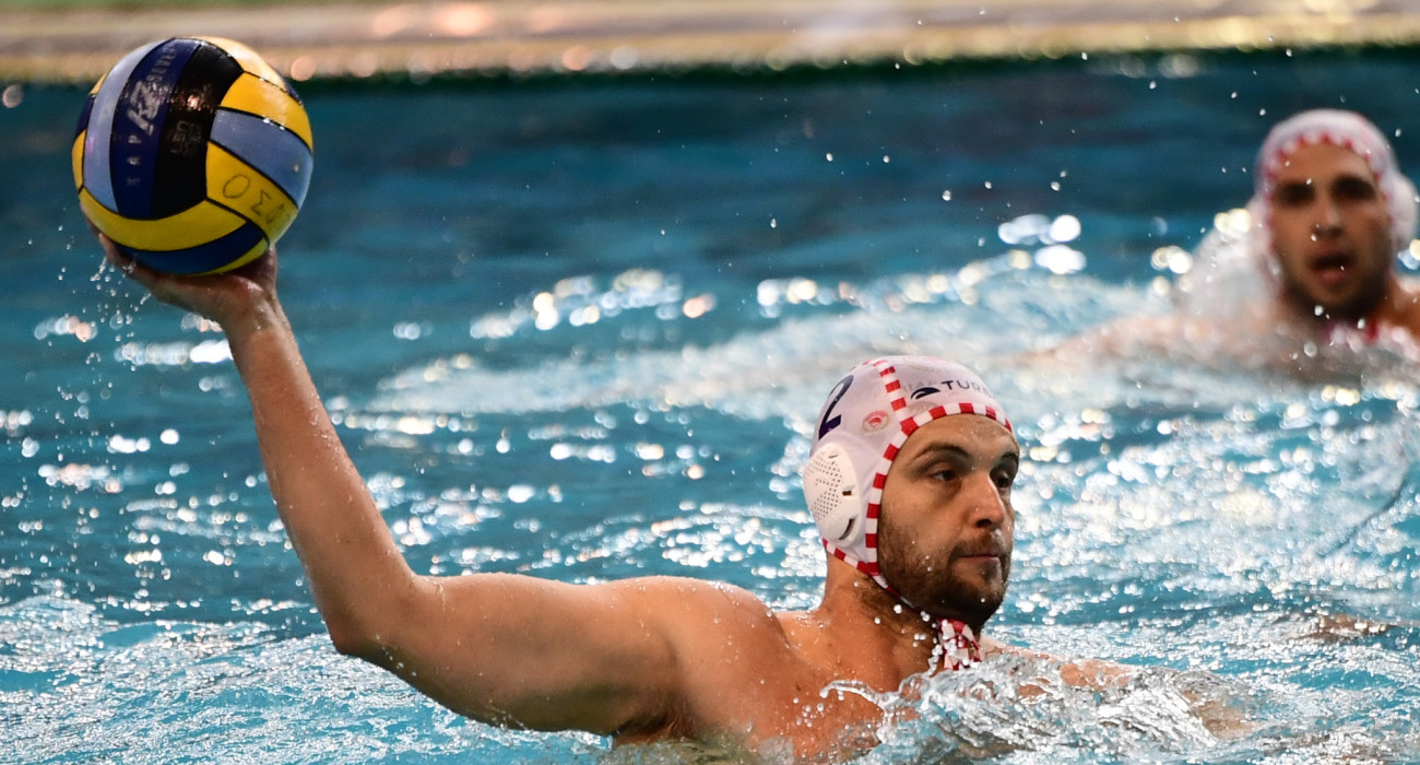 Ο Λούκα Λόντσαρ σε αγώνα του Ολυμπιακού με την Μαρσέιγ / Πηγή: Eurokinissi