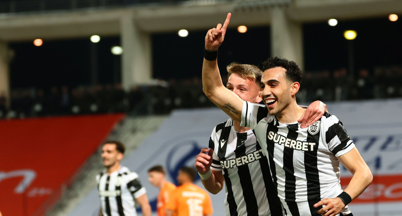 Ο Γιάννης Μιχαηλίδης πανηγυρίζει το γκολ του στον τελικό Κυπέλλου Ελλάδας Betsson κόντρα στον ΟΦΗ / Πηγή: Eurokinissi