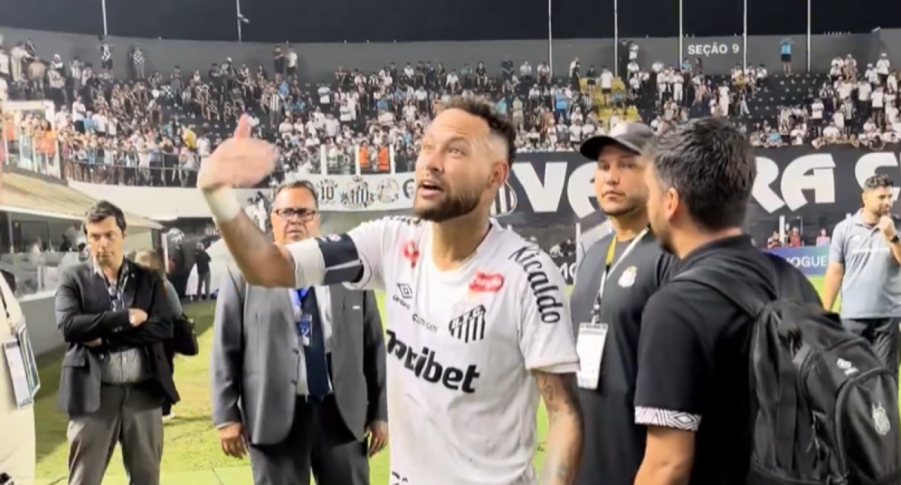 Ο Νεϊμάρ τα έψαλλε σε οπαδό / Screenshot