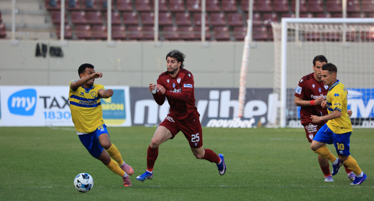 Ο Άνχελο Σαγάλ κλήθηκε σε απολογία από τη διοίκηση της ΑΕΛ Novibet για την αποβολή του στο ματς με τον Παναιτωλικό / Πηγή: Eurokinissi