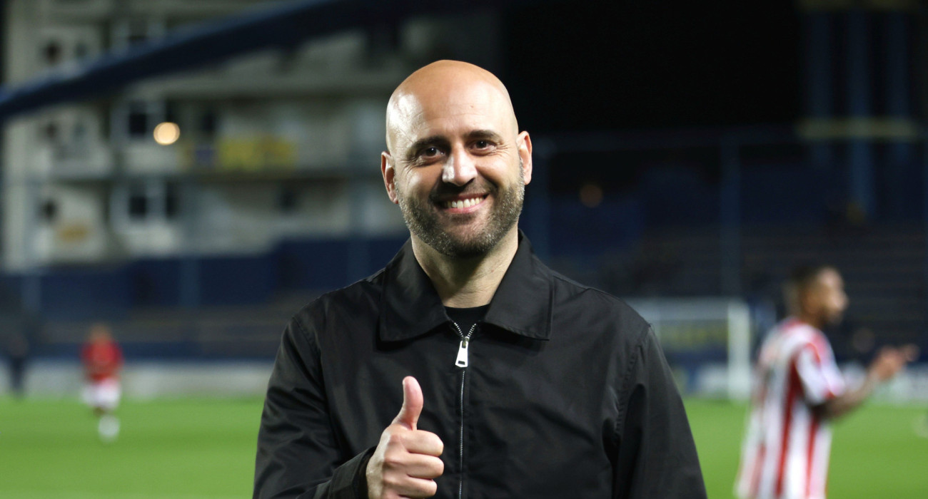 Ο Ζεράρ Σαραγόσα πανευτυχής μετά τη νίκη του Πανσερραϊκού στο Αγρίνιο / Πηγή: Intime