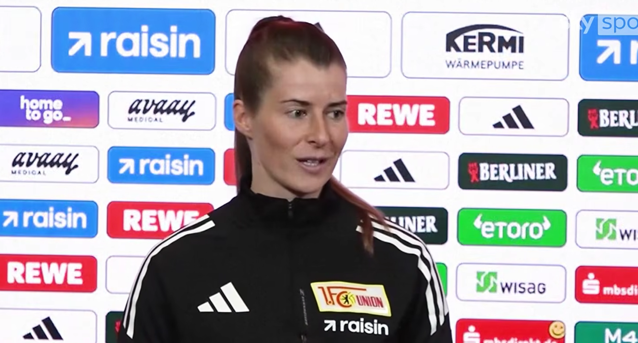 Η Μαρί-Λουίζ Έτα στον πάγκο της Ουνιόν Βερολίνου / Screenshot