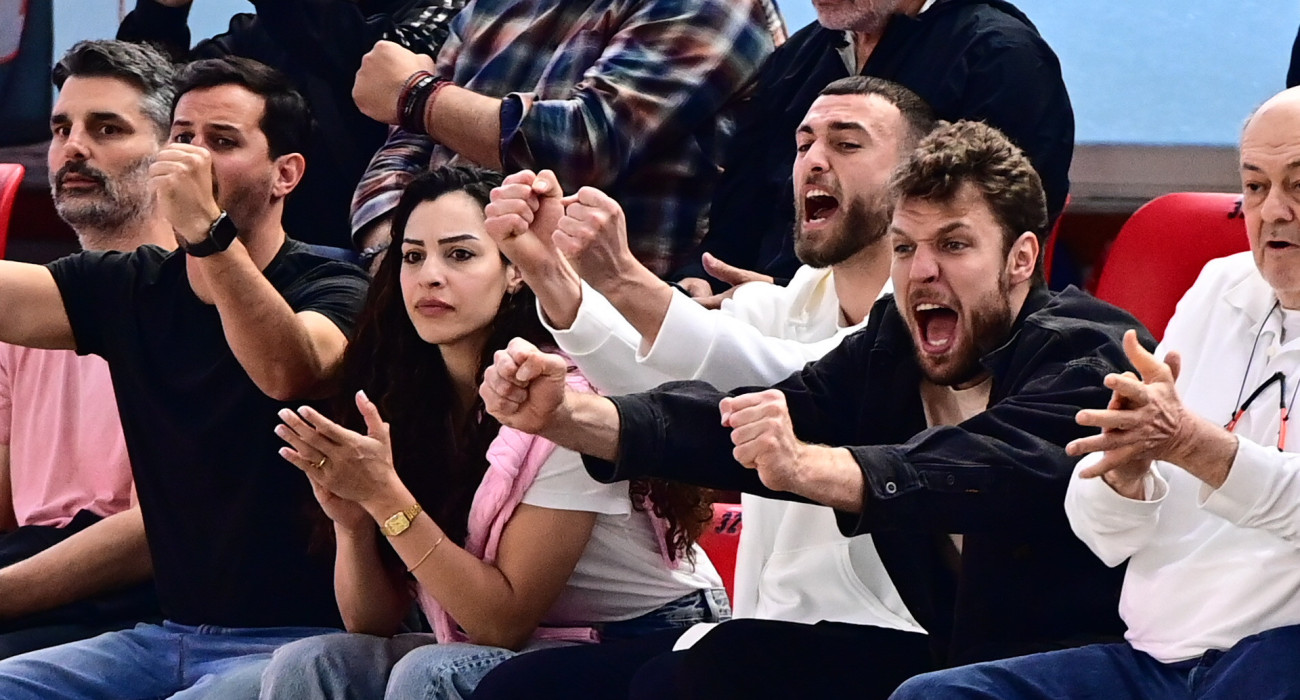 Βεζένκοφ, Χριστινάκη και Νετζήπογλου παρακολουθούν τον Ολυμπιακό στο πόλο / Eurokinissi