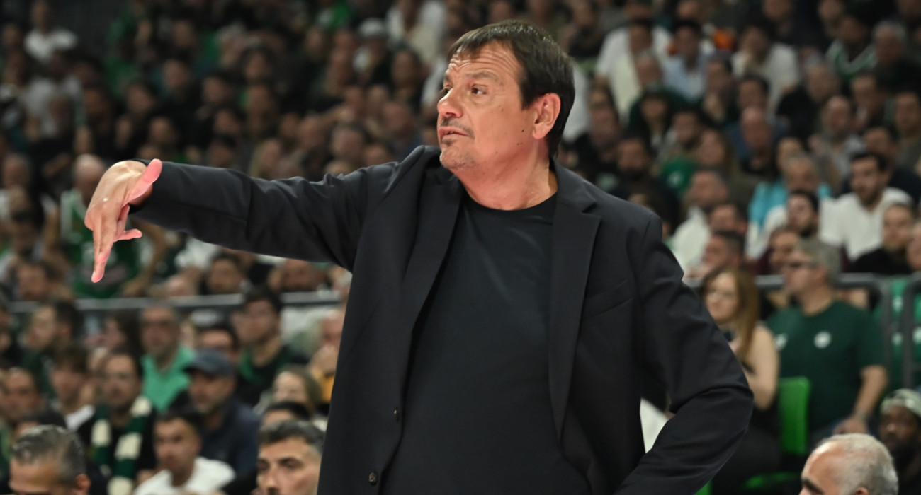 Ο Εργκίν Αταμάν στο παιχνίδι με την Βαλένθια / Πηγή: V.Stolis