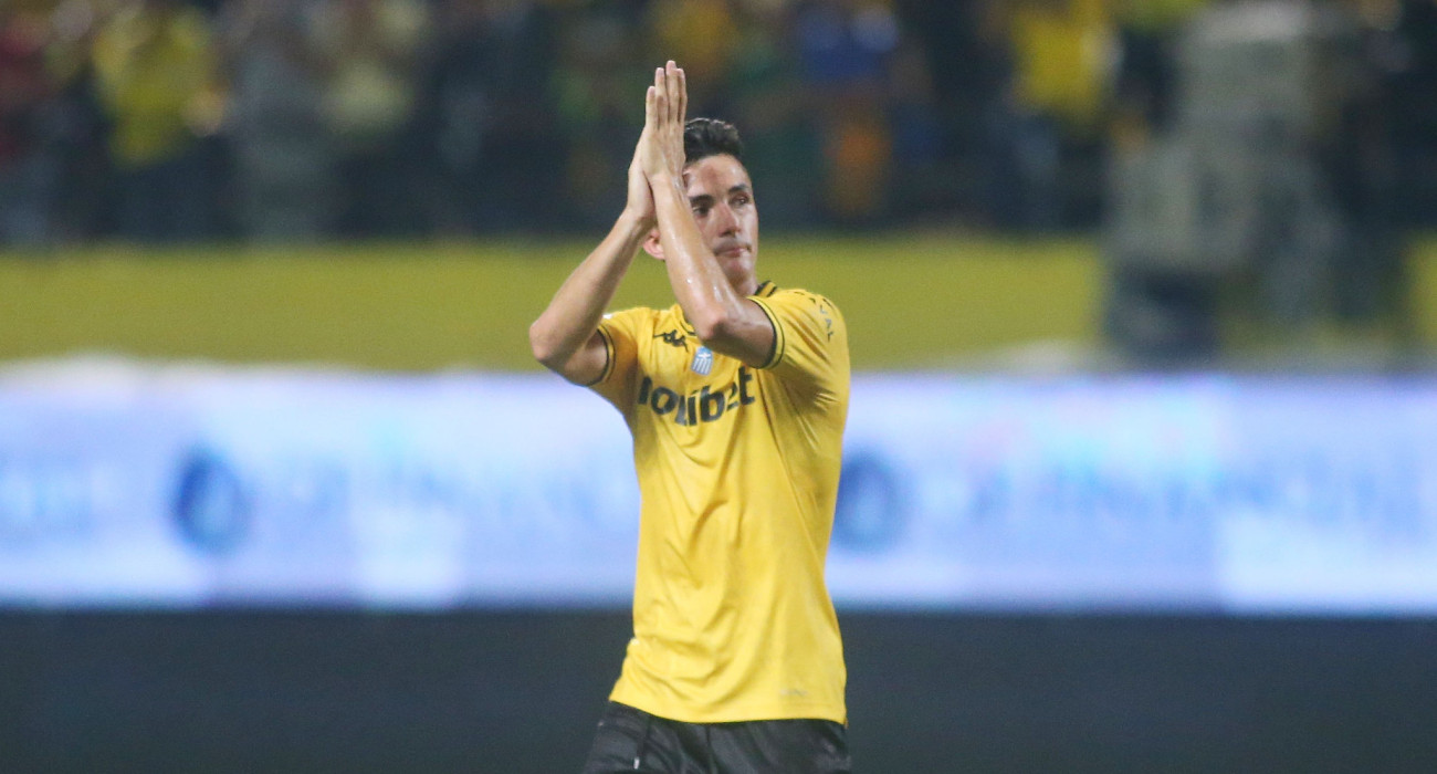 Ο Μάνου Γκαρθία ευχαριστεί τους φίλους του Άρη / Πηγή: Intime