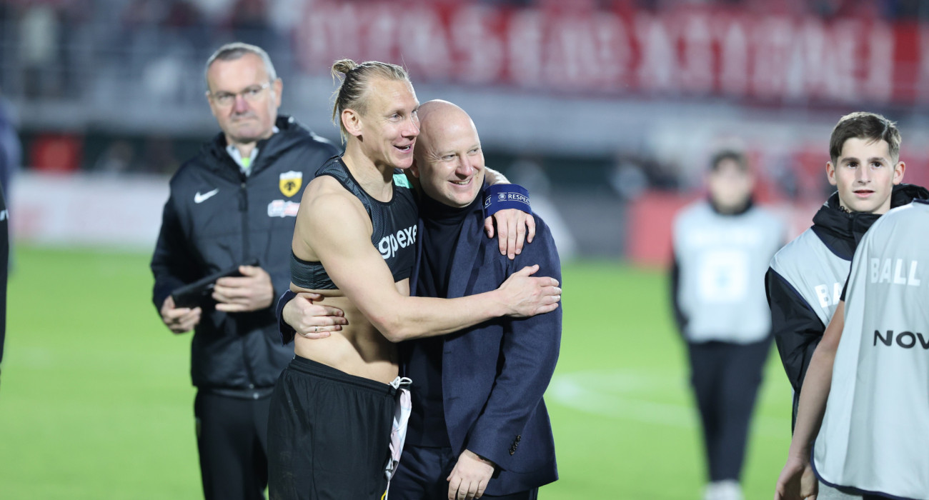 Ο Ντομαγκόι Βίντα αγκαλιά με τον Μάρκο Νίκολιτς / Πηγή: Intime