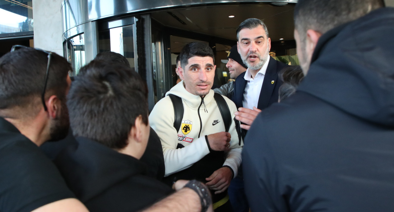 Φωτογραφία αρχείου από αποθέωση οπαδών στους παίκτες της ΑΕΚ / Πηγή: Intime
