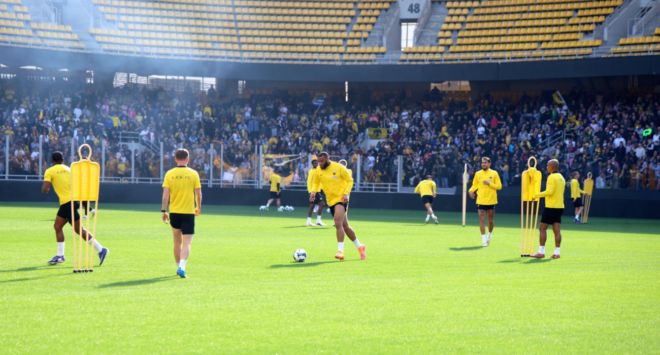 Η ανοιχτή προπόνηση της ΑΕΚ στη Νέα Φιλαδέλφεια πριν το ματς με τον ΠΑΟΚ / Πηγή: Intime