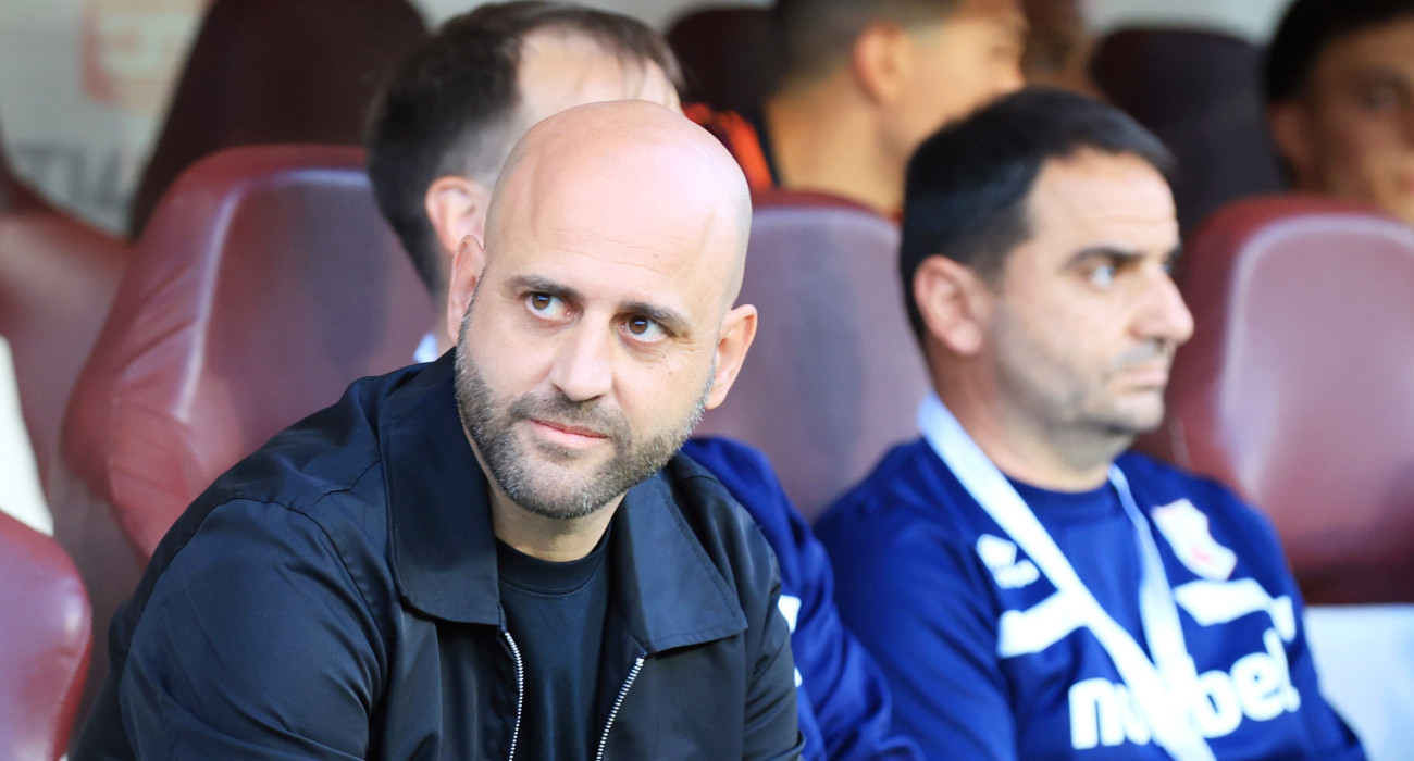 Ο Ζεράρντ Σαραγόσα αποθέωσε τους ποδοσφαιριστές του Πανσερραϊκού / Πηγή: Intime