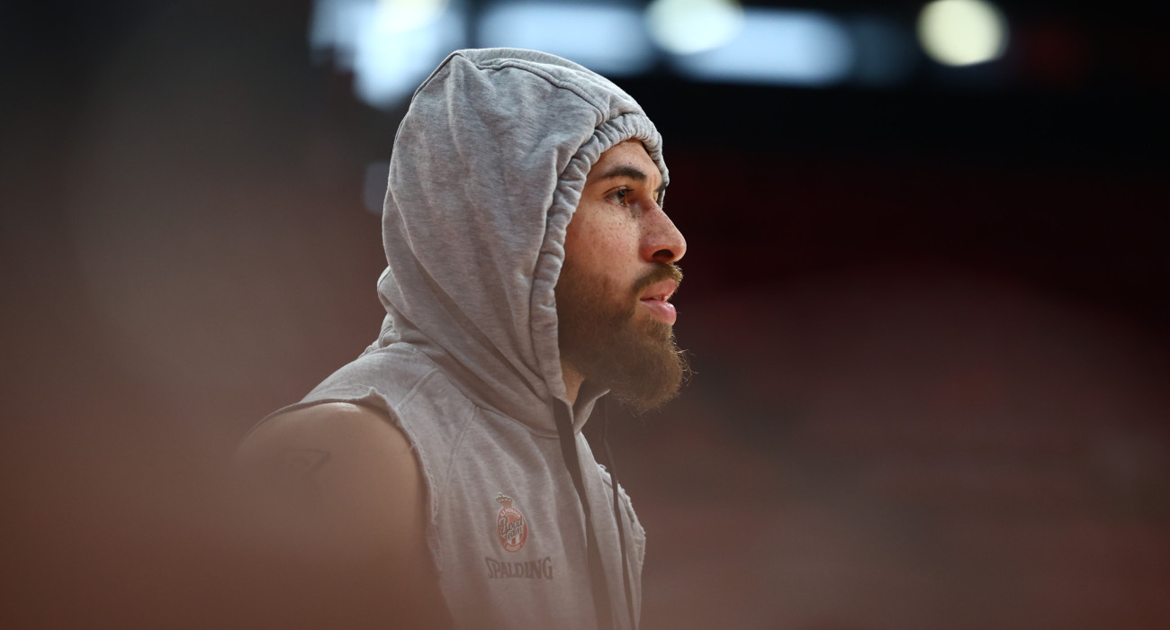 «Χλιαρές» αποδοκιμασίες κατά την είσοδο του Τζέιμς στο ΣΕΦ - Το video του Athletiko