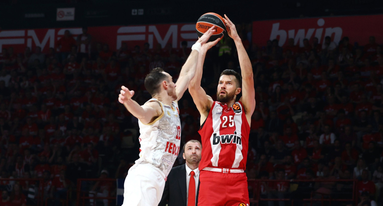 Ο Άλεκ Πίτερς στο ματς του Ολυμπιακού με τη Μονακό στο ΣΕΦ/Πηγή: Eurokinissi