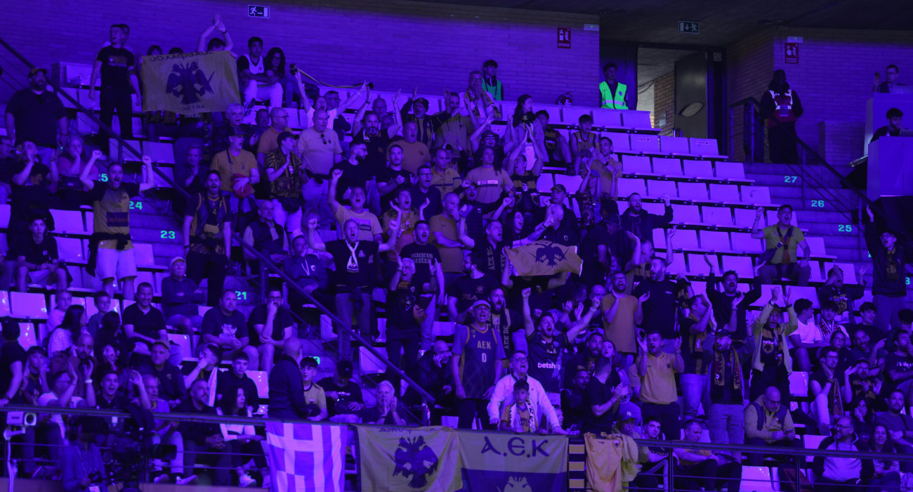 Ο κόσμος της ΑΕΚ «ζεσταίνεται» στο Pabellon Olimpic της Μπανταλόνα (video)
