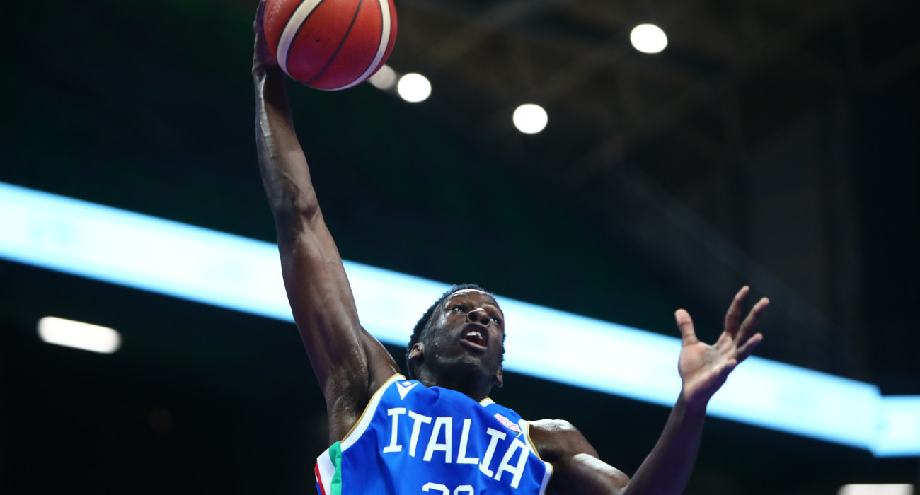 Ο Σαλιού Νιάνγκ αγωνίζεται στην Αθήνα για λογαριασμό της Εθνικής Ιταλίας / Eurokinissi