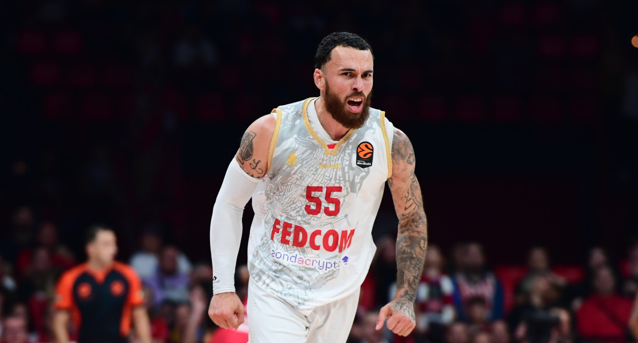 Ο Μάικ Τζέιμς σε μία από τις επισκέψεις του στο ΣΕΦ / Eurokinissi