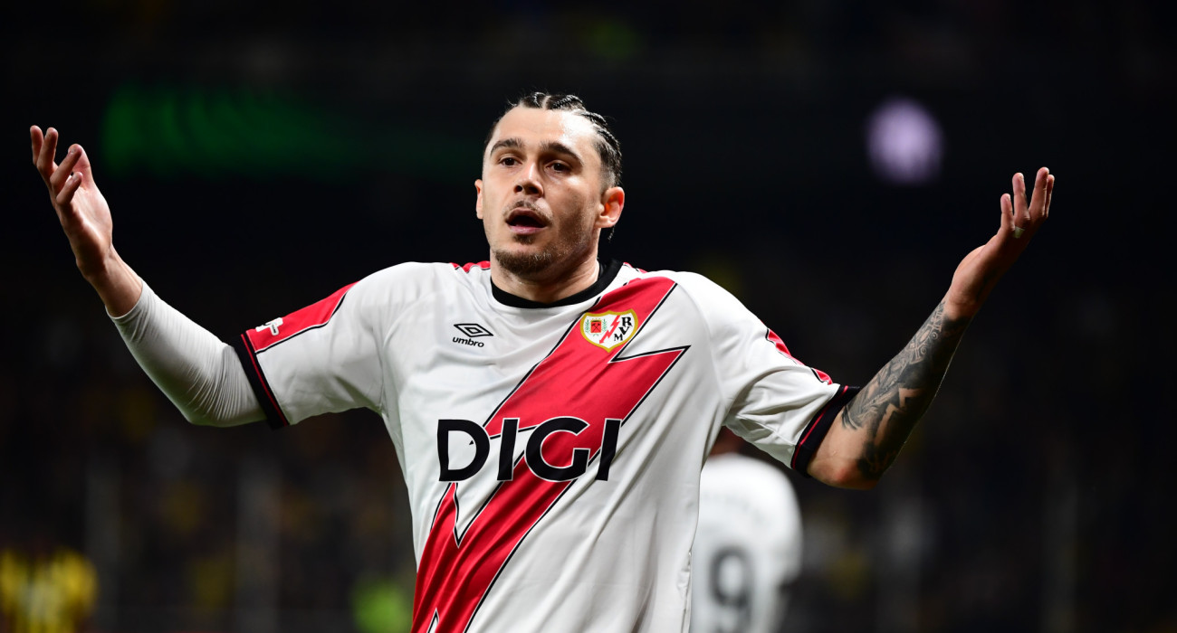 Ο Αντρέι Ράτσιου της Ράγιο Βαγιεκάνο στο παιχνίδι με την ΑΕΚ / Πηγή: Eurokinissi