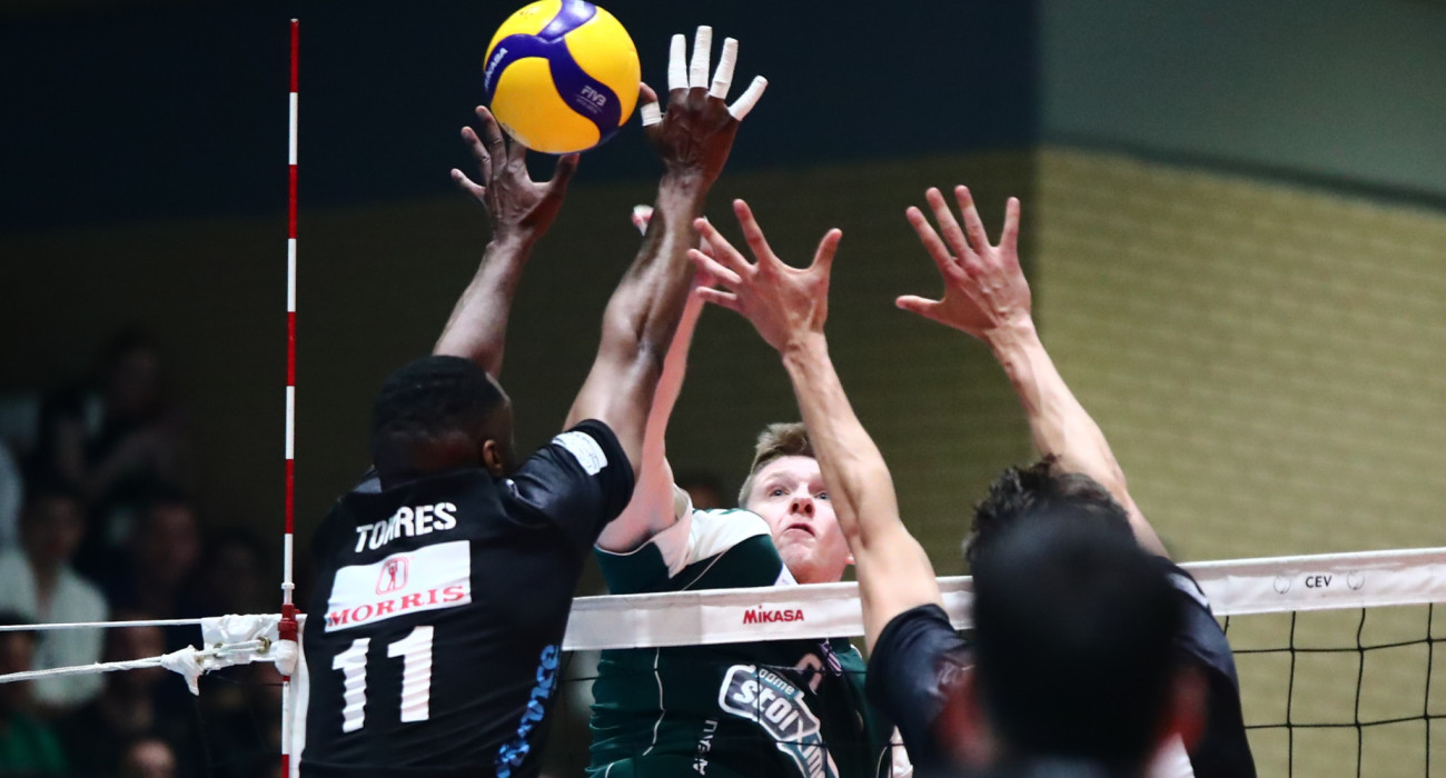 Μάχη στο φιλέ μεταξύ ΠΑΟΚ και Παναθηναϊκού / Πηγή: Eurokinissi