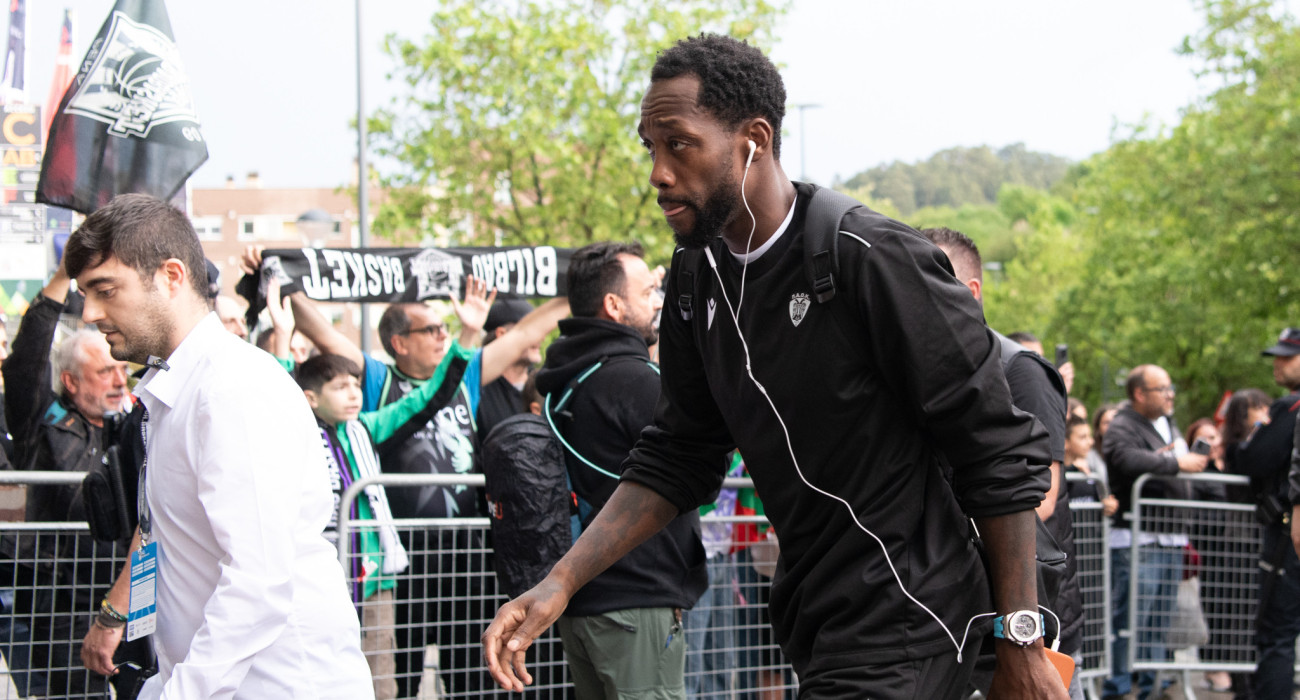 Η άφιξη της αποστολής του ΠΑΟΚ στην «Bilbao Arena», Πηγή: Eurokinissi