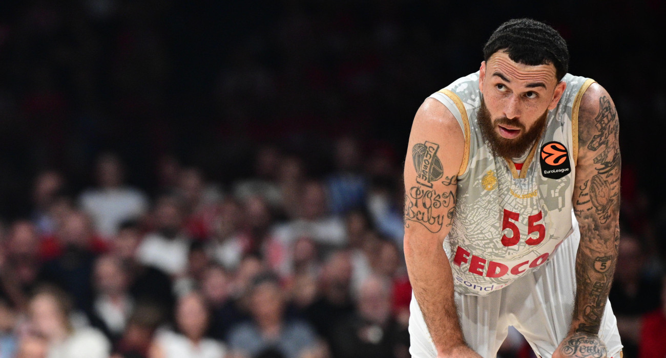 Ο Μάικ Τζέιμς αποβλήθηκε στο πρώτο ημίχρονο του Ολυμπιακός - Μονακό, Πηγή: Eurokinissi